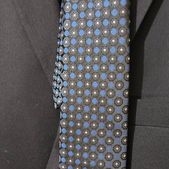 🖤 LIKE NEW MEN’S BLACK LINEAR SUIT — 50 REG 🖤 - Picture 2 of 5